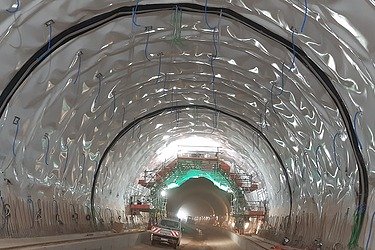 Scaffolding in a tunnel during lining work