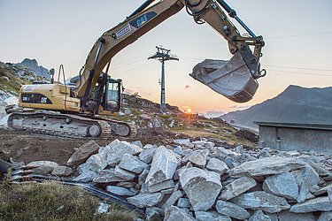 Excavator with oversized stones