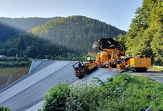 ehabilitation of the dam embankment and new construction of a controlled sealing.