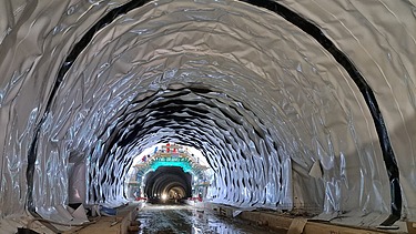placemetn of scaffold for hydroinsulation and reinforcement works