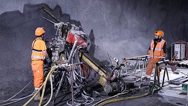 Probe drilling in the area of the future split switch