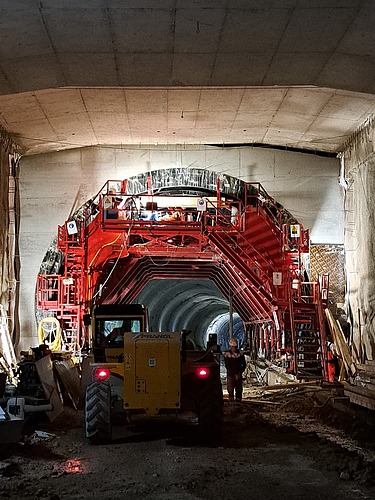 Montage eines Gerüstsystems im Konovo Tunnel zur Vorbereitung von Abdichtungs- und Bewehrungsarbeiten